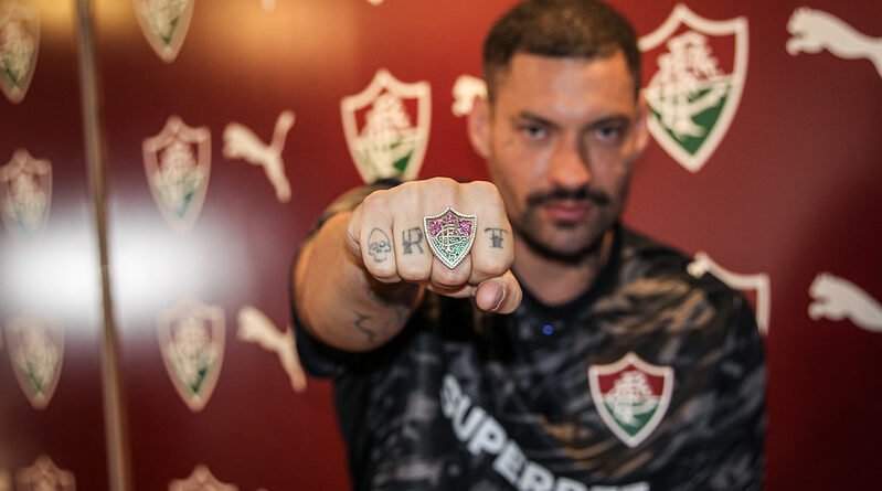 Filipe Ret Completa 41 Anos e Fluminense Celebra com Homenagem Emocionante!