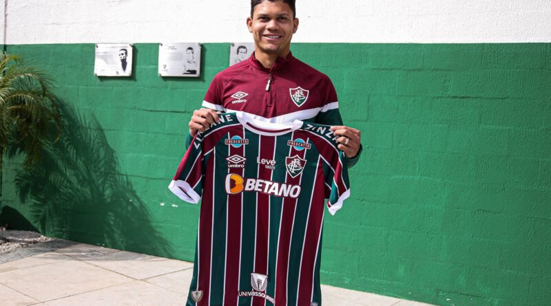 Evanilson impressiona: treina no CT do Fluminense nas férias