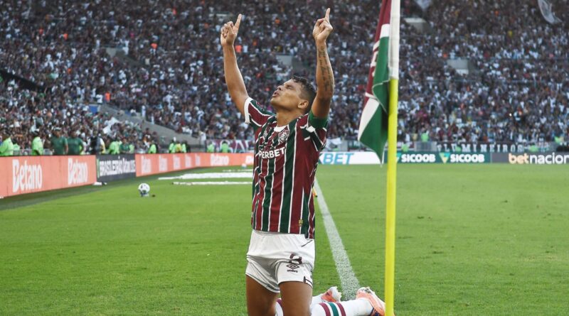 Hulk celebra retorno de Thiago Silva ao Fluminense: "Bem-vindo de volta"