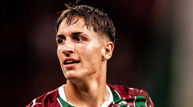 Fluminense Busca Volante para Substituir Bernal no Mercado da Bola