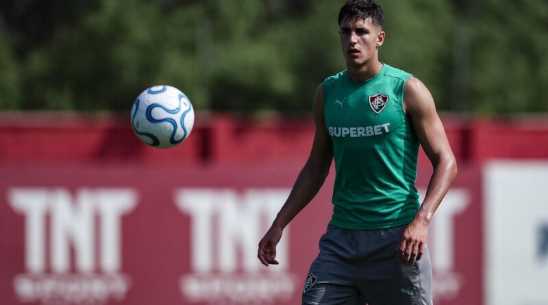 Fluminense Acelera Busca por Meio-Campo Após Venda de Bernal