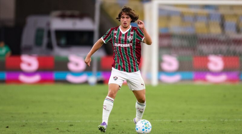 Ruan Sales ganha elogios após estreia promissora no Fluminense