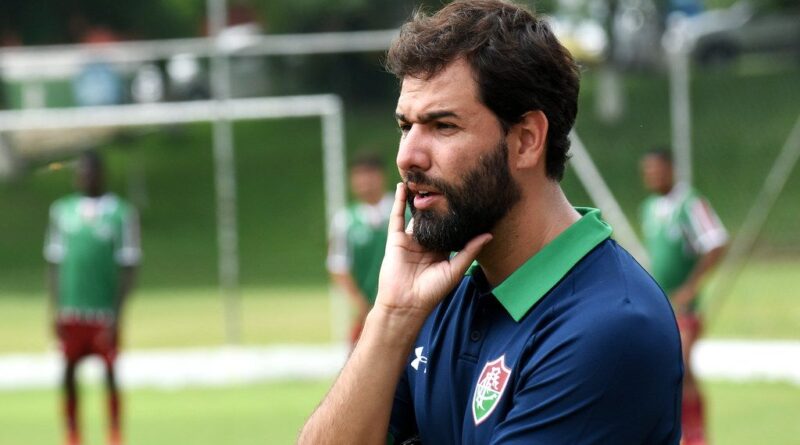 Gustavo Leal assume clube canadense após passagem pelo Fluminense