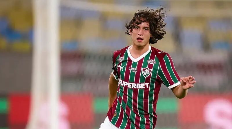 Ruan comemora estreia no profissional do Fluminense: "Sonho de criança"
