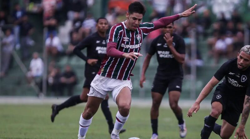 Lateral do Flu rescinde e retorna às Laranjeiras antes do previsto