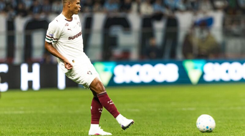 Thiago Silva brilha, mas defesa do Flu vira preocupação