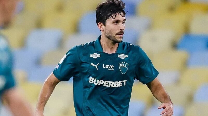 Rabello Ganha Nova Chance no Fluminense Contra o Vasco