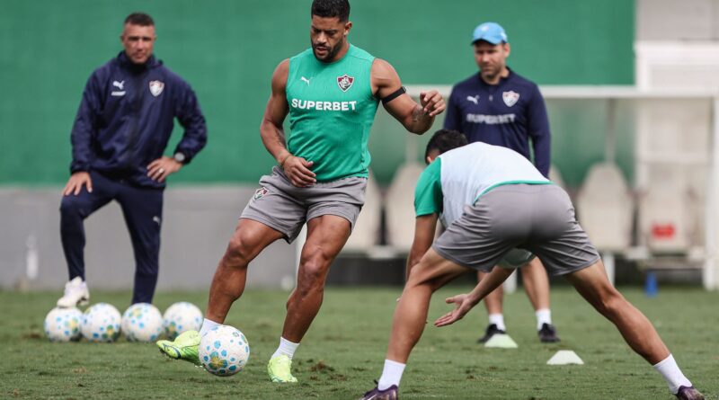Hulk promete retribuir torcida na estreia do Fluminense