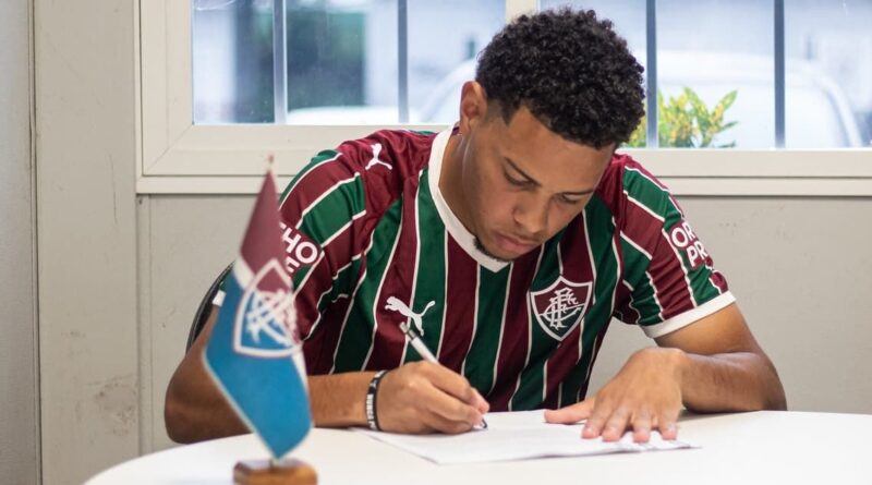 Fluminense renova com joia de Xerém: atacante assina até 2028