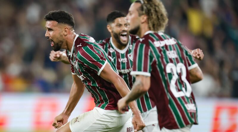 Fluminense arranca empate heroico e zagueiro exalta espírito de luta