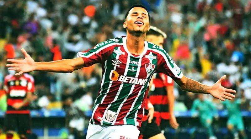 Alexsander emociona torcida e gera clamor por retorno ao Fluminense FC