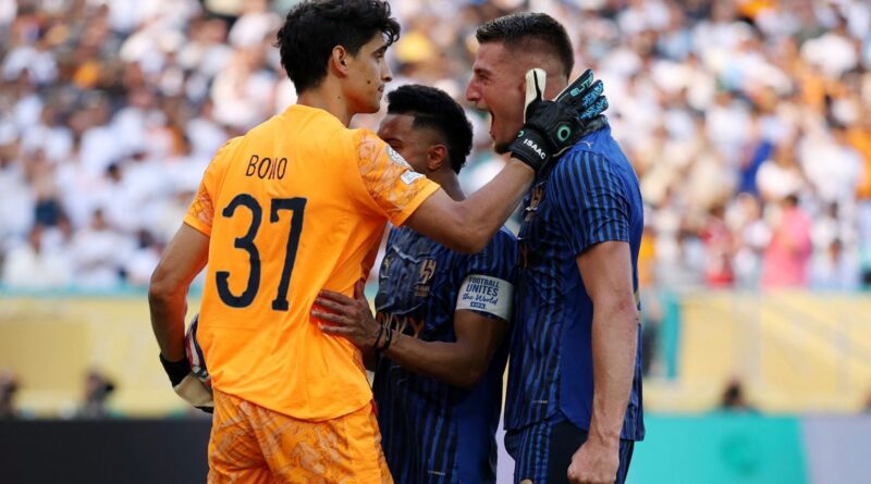 Bono, ex-goleiro do Fluminense, tem invencibilidade quebrada