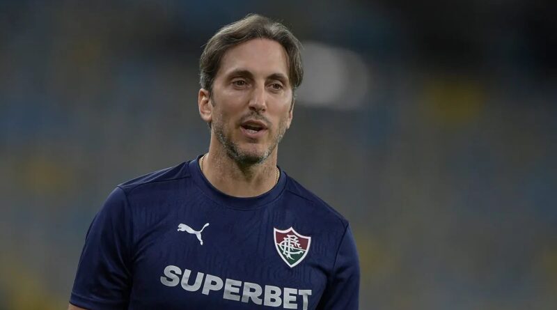 Fluminense aberto a reforços: Zubeldía detalha estratégia no mercado