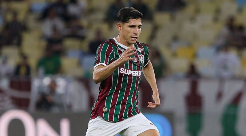 Fluminense Goleia em Amistoso: Savarino Brilha na Goleada Tricolor