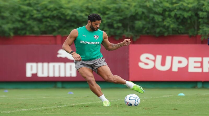 Hulk brilha em preparação e mostra química com Fluminense