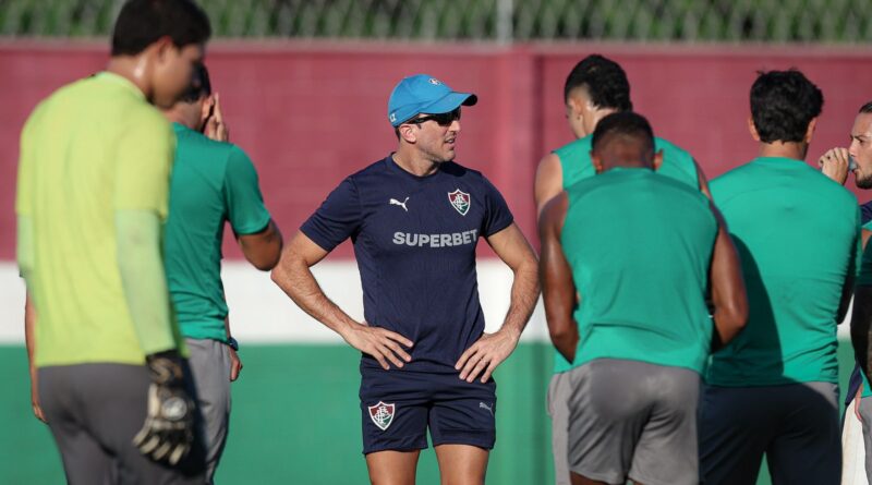 Zubeldía aprova joias de Xerém e trio segue no profissional do Fluminense