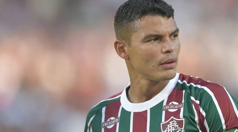 Thiago Silva faz convite e planeja reforços do Fluminense