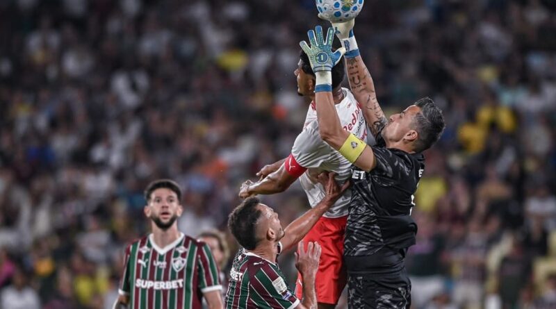 Fluminense empata no sufoco com gol nos acréscimos