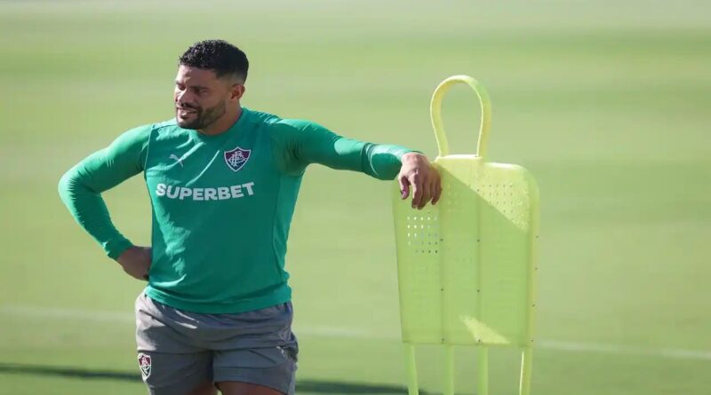 Flu testa time titular em jogo-treino decisivo