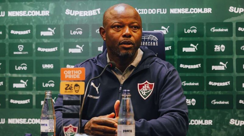 Renê exalta Marcão e o elo com a torcida após virada do Fluminense