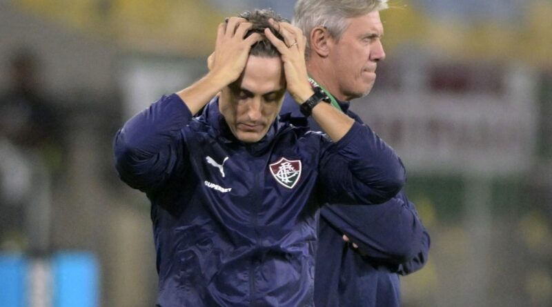 Zubeldía defende elenco e lamenta ineficiência do Fluminense