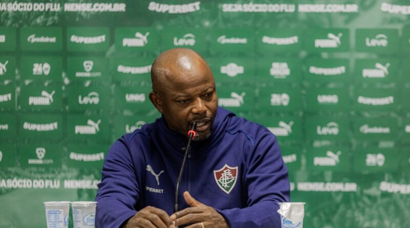 Marcão lamenta empate e elogia Thiago Silva como "auxiliar"