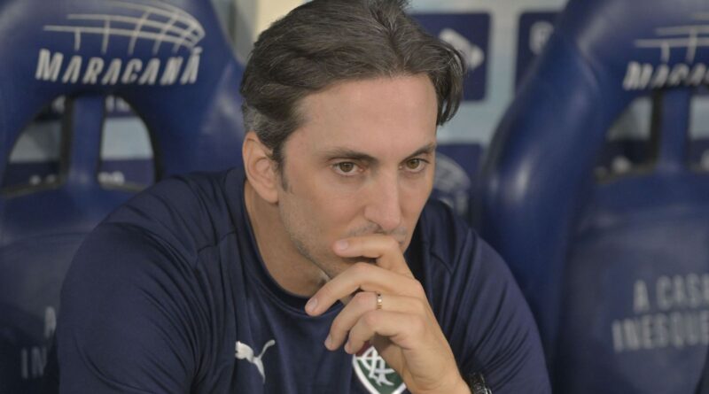 Zubeldía elogia zaga do Fluminense em meio a escassez de opções