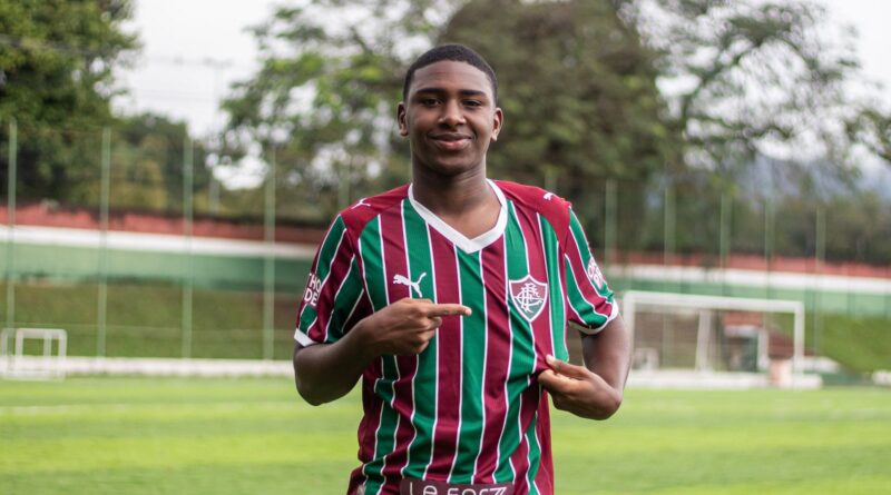 Ryan, joia do Fluminense, assina 1º contrato com multa de R$ 358 milhões