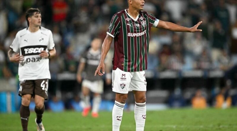 Thiago Silva usa camisa 0 em vitória do Fluminense