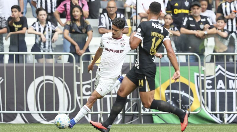 Júlio Fidelis se Destaca e Ganha Moral no Profissional do Fluminense