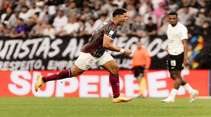 Hulk brilha, Fluminense vence Corinthians fora de casa