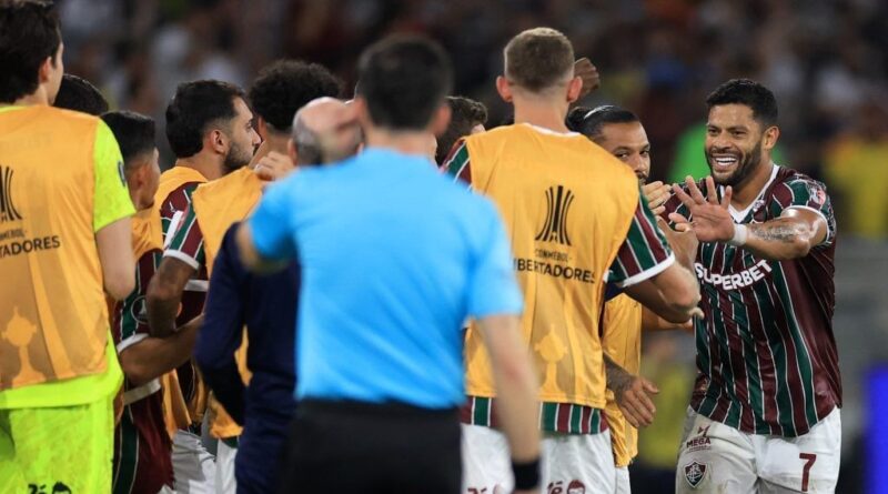 Fluminense vence Platense e mostra força em casa