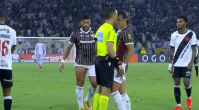 Hulk dispara contra árbitro após clássico do Fluminense