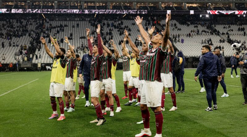 Fluminense: Hulk brilha, supera Neymar e Tricolor vence Corinthians