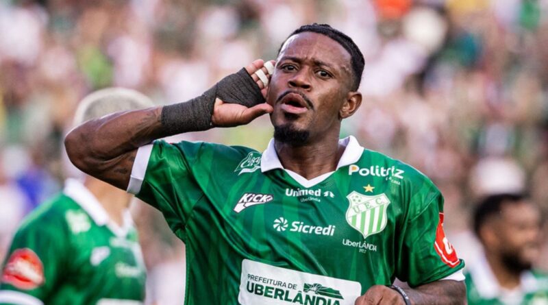 Marcos Calazans: Ex-Fluminense brilha e é herói do título do Uberlândia