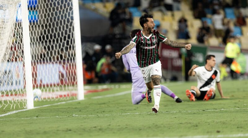 Fluminense vence o Vasco e retorna ao G4 do Brasileirão