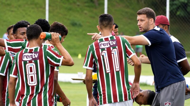 Eduardo Oliveira exalta "geração de ouro" do Fluminense e Martinelli