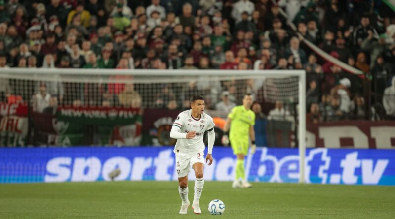 Thiago Silva: Ídolo Tricolor Completa 42 Anos e Lidera o Fluminense