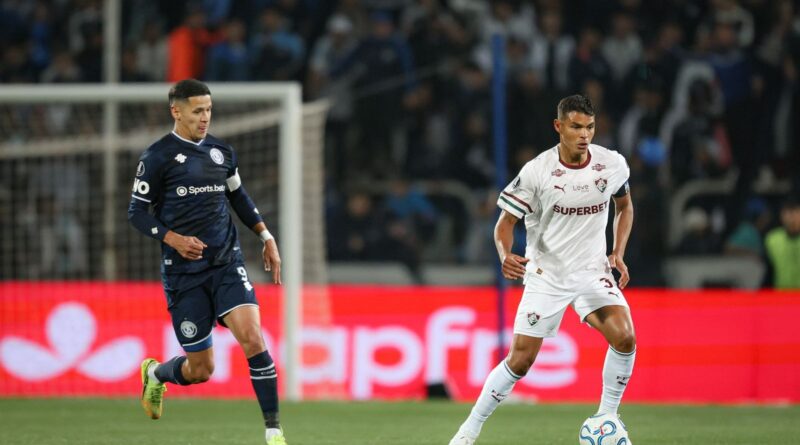 Fluminense: Hulk e Thiago Silva chegam, mas vendas travam reforços