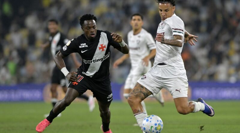 Arana ganha chance crucial no Fluminense contra o Coritiba