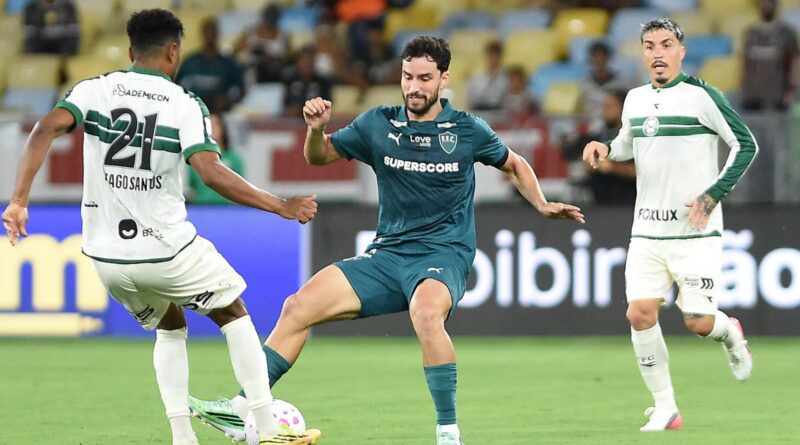 Fluminense Goleia e Sobe na Tabela: Savarino Brilha