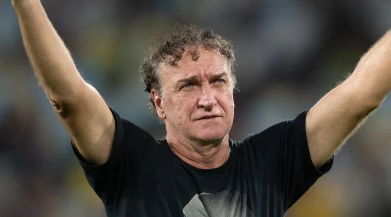 Cuca teima em esquema ofensivo e Santos vence Fluminense