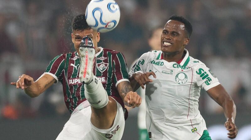 Arias posta música enigmática após vaias da torcida do Fluminense