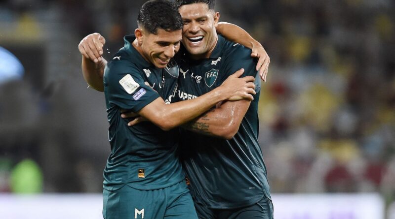 Fluminense: Savarino brilha e Tricolor goleia Coritiba